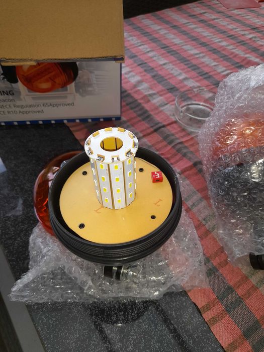 Сигнални мигащи лампи 12/24 v нови продават се комлект