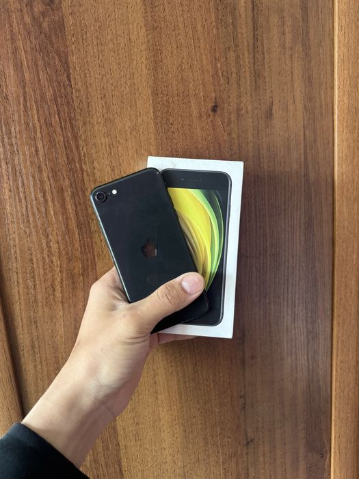 Айфон Се 2020  64гб  идеал