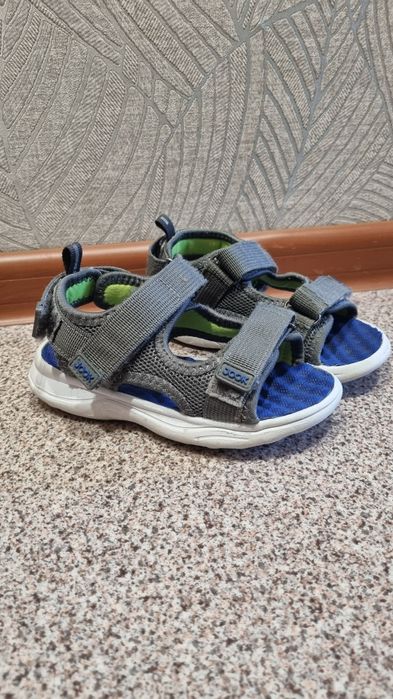 Продам детские сандалики