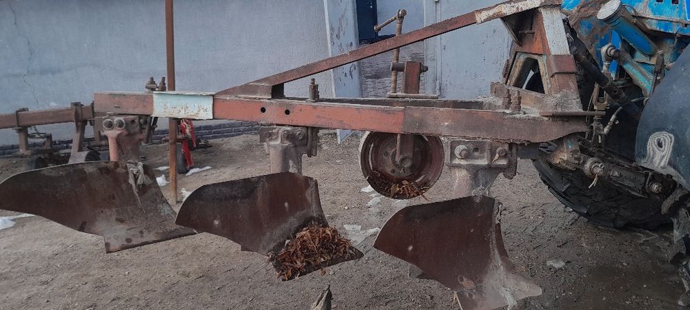Продам плуг 3х корпусной