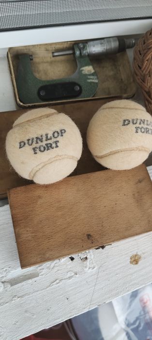Mingi tenis de camp vechi Dunlop!