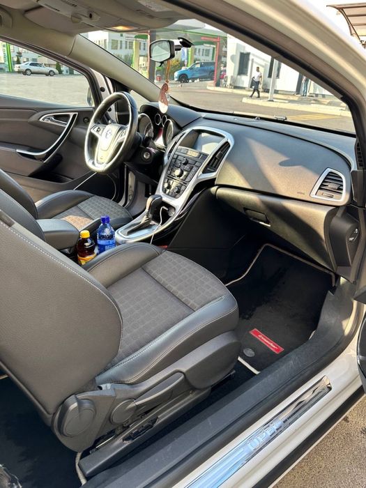 Продам Opel Astra 2013