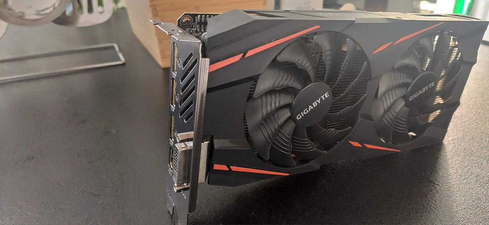 Продавам Перфектна Видео Карта Gigabyte RX 580 8Gb 256bit OC