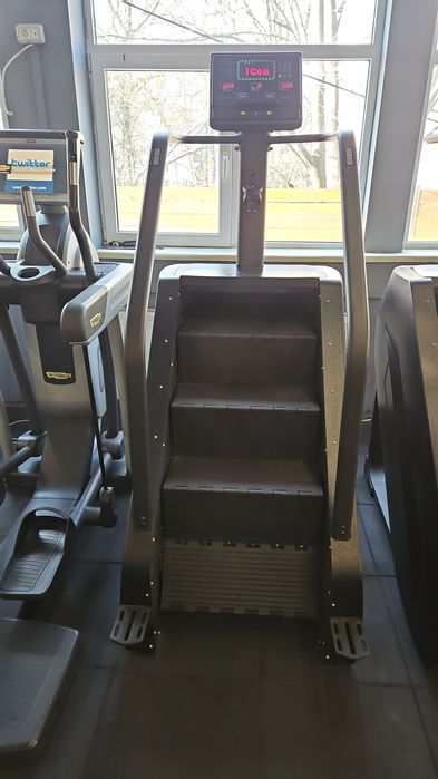 Aparatura  sala fitness, scari rulante, banci impins