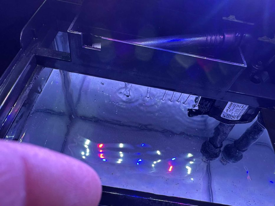 Vând acvariu complet – stare impecabilă