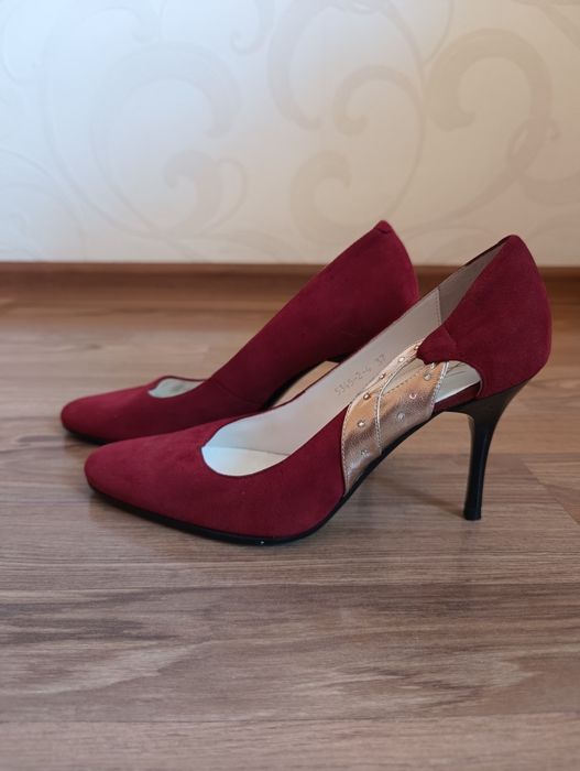 Продам замшевые туфли