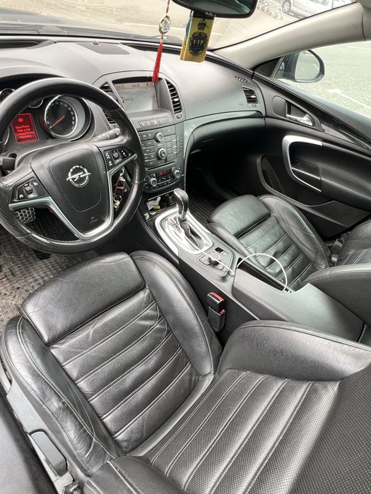 Vând opel insignia