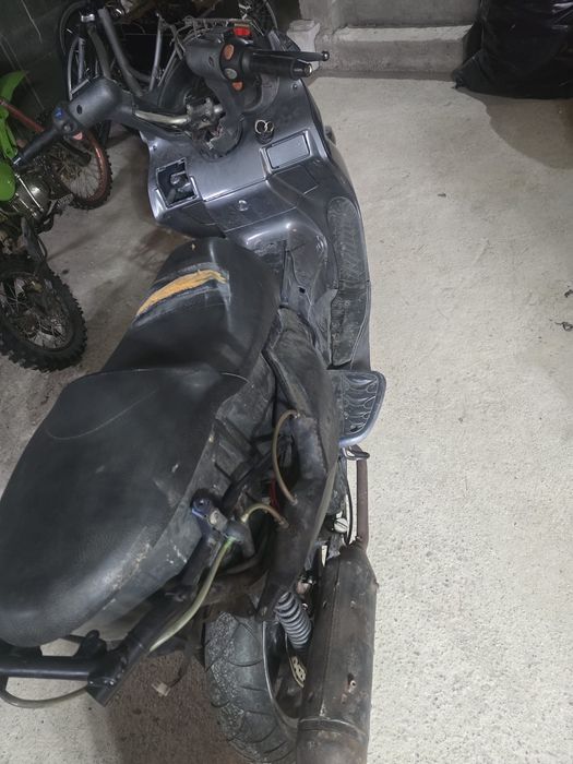 Dezmembrez scuter malaguti madison de 125