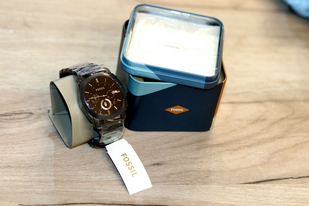 Fossil curea metalica, design elegant și modern