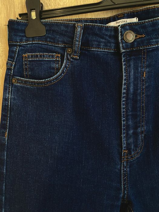 Bershka Тъмно сини дънки 36 S