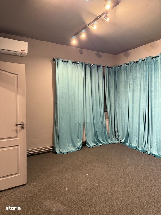 Apartament cu garaj, grădină, aer conditionat și centrală proprie