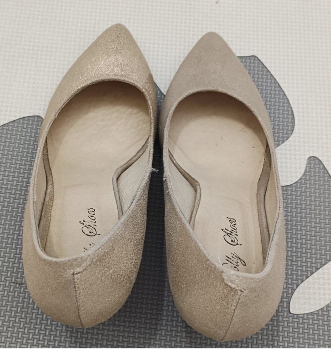 Pantofi stiletto aurii , din piele , Nr 37 branț 24 cm