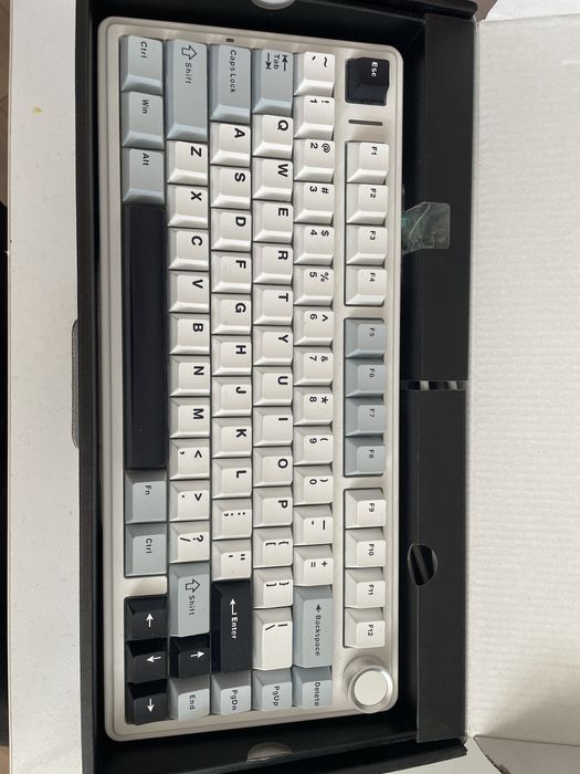Aula f75  продам