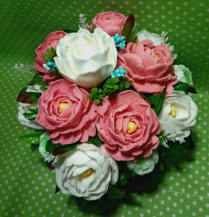 Цветы розы в колбе