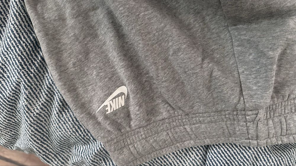 Чисто нов сив анцуг Nike
