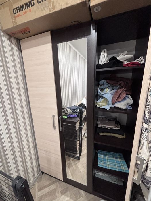 Кровать, две тумбочки, комод, шкаф