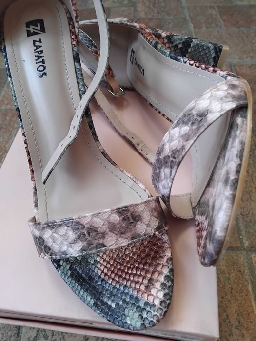 Дамски сандали с ток