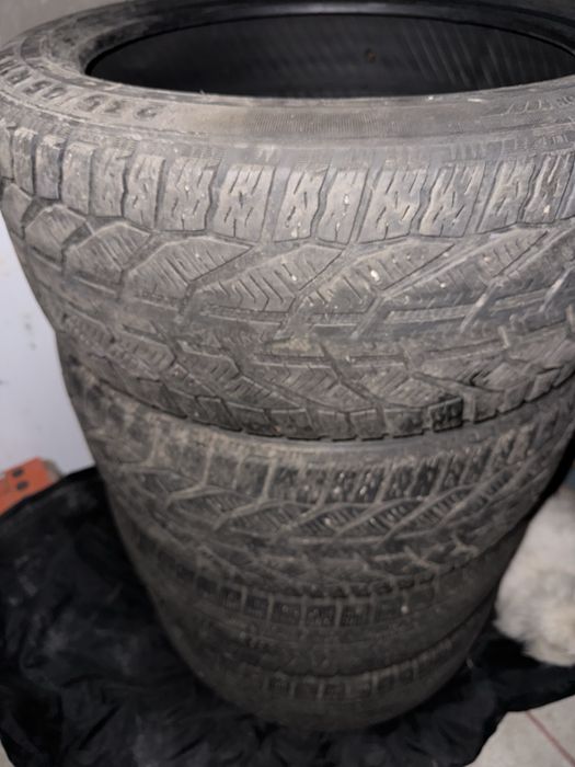 Продам комплект зимних шин 4шт.