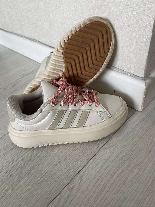 Кроссовки Adidas