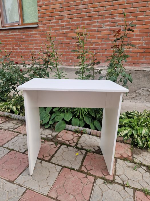 Продается письменный стол, белый