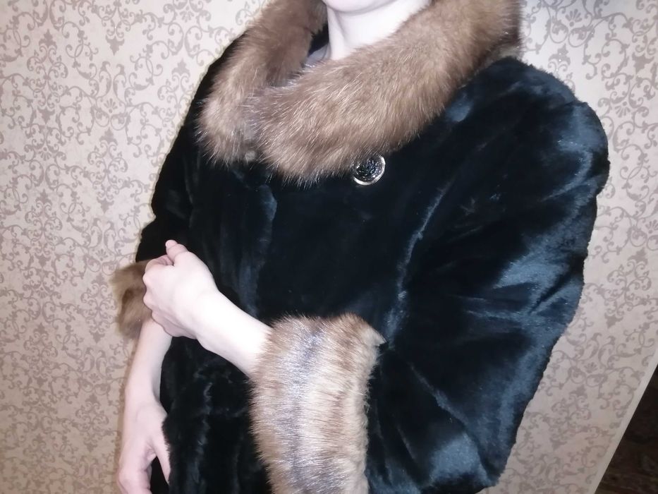 Продам шубу женскую