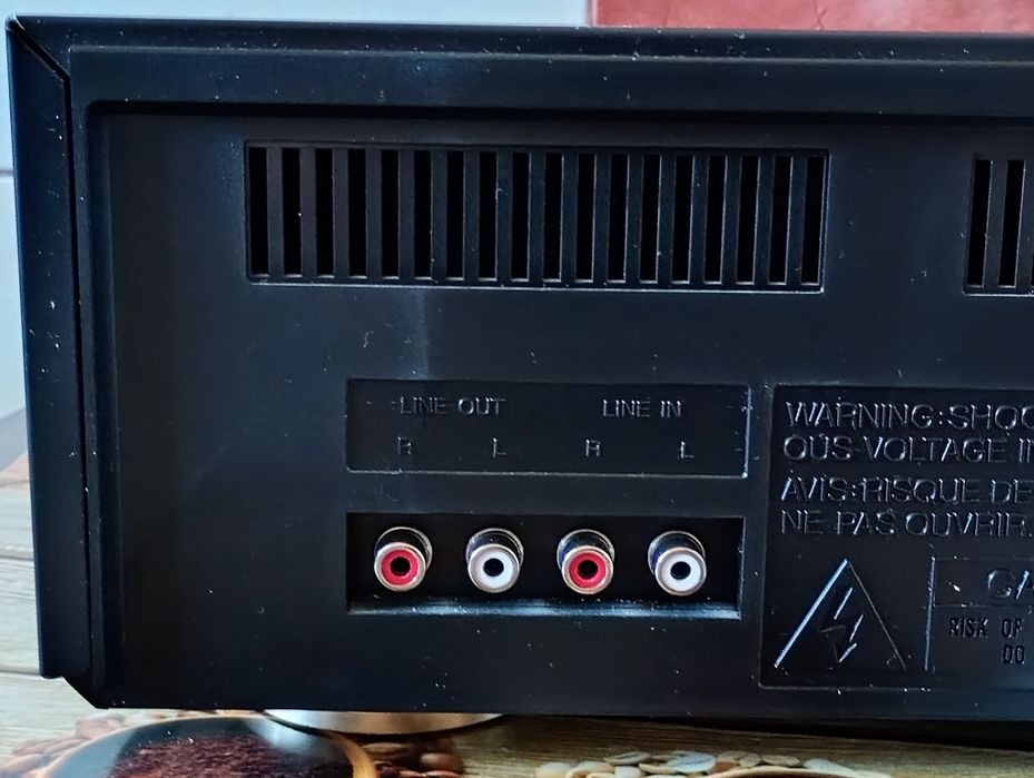 Vând  cassetedeck Denon DRM 710