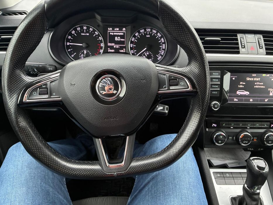 Skoda Octavia DSG 2L 150CP
