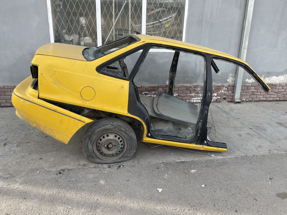 Некяс1 зад на запчаст