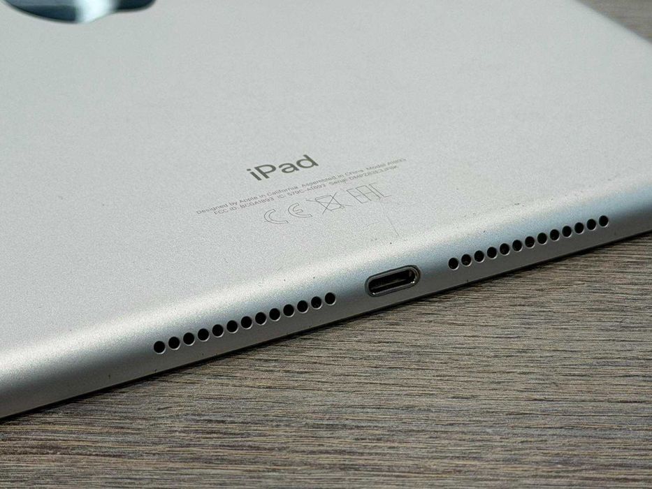 Apple iPad 6th Generation Wi-Fi 32GB