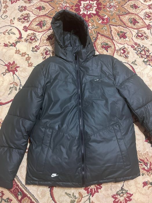 Продам куртку Найк новый