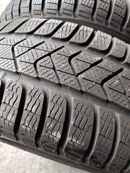 Зимни гуми -2021г.-16цола-215/60-1бр..-75лв."PIRELLI"