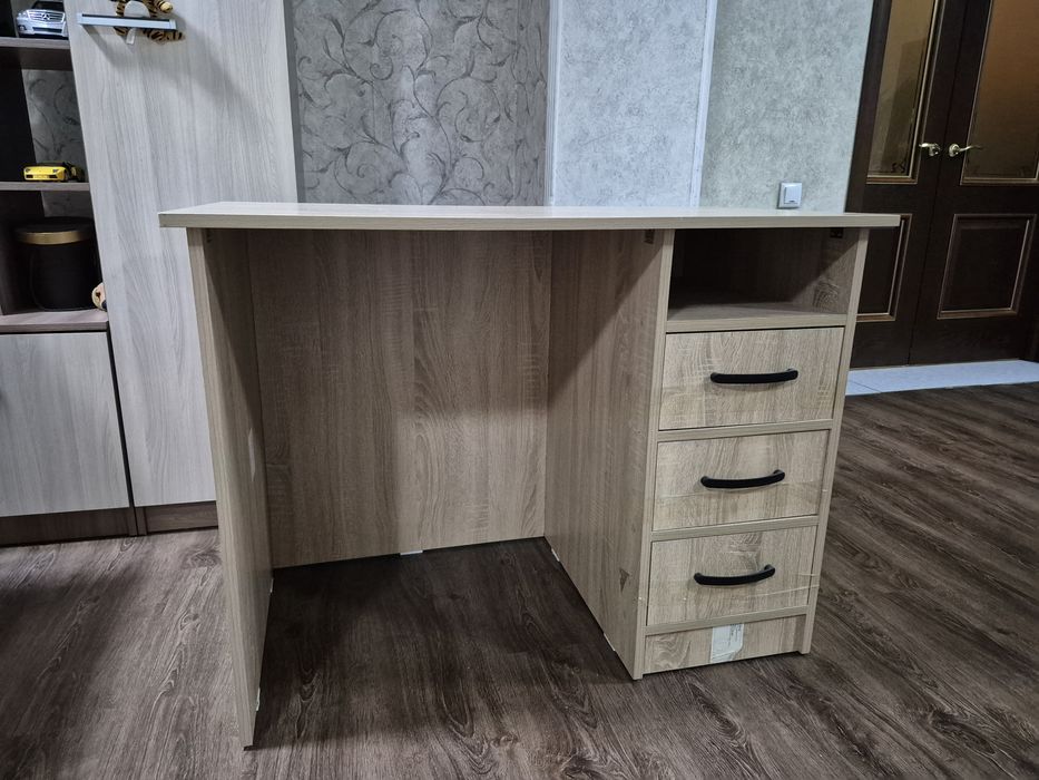 Продам рабочий стол с ящиками