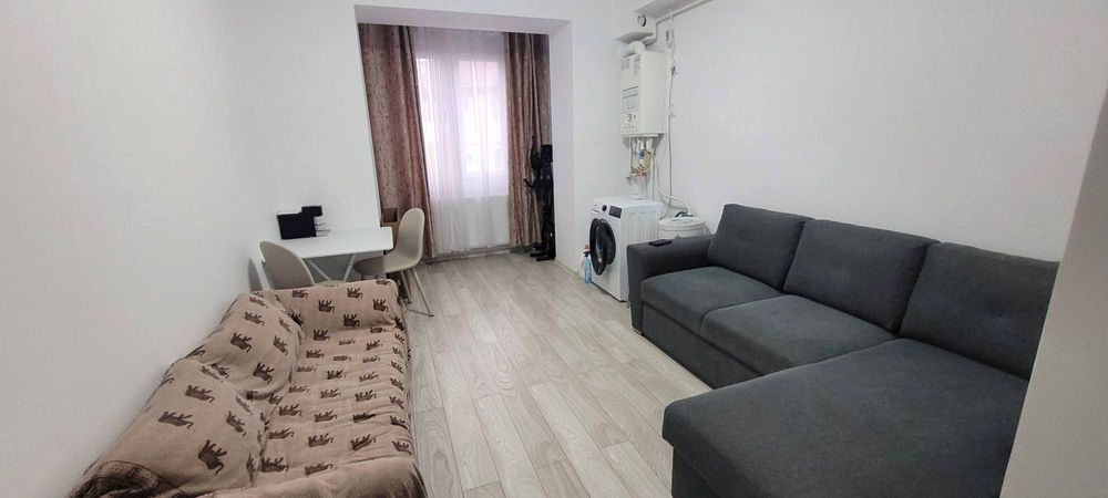 Garsonieră de vânzare în Onești, etaj 2, zona de sus.