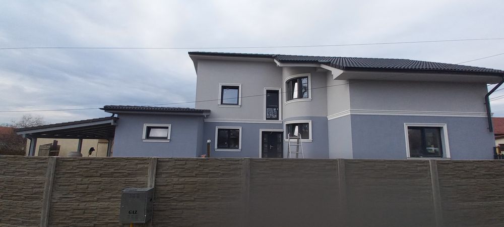 Ocazie!! Interior la alb!!Vând casă P+mansardă  înaltă cu beci in Sanm