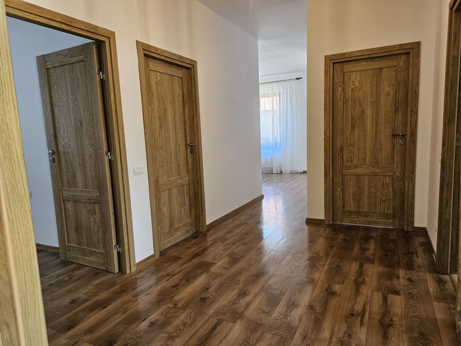 Proprietar vând casă nouă, la cheie