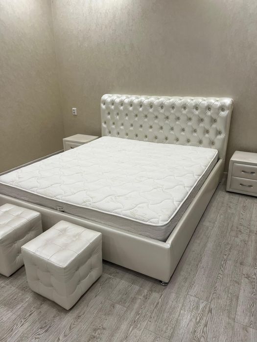 Продам спальню с матрацом