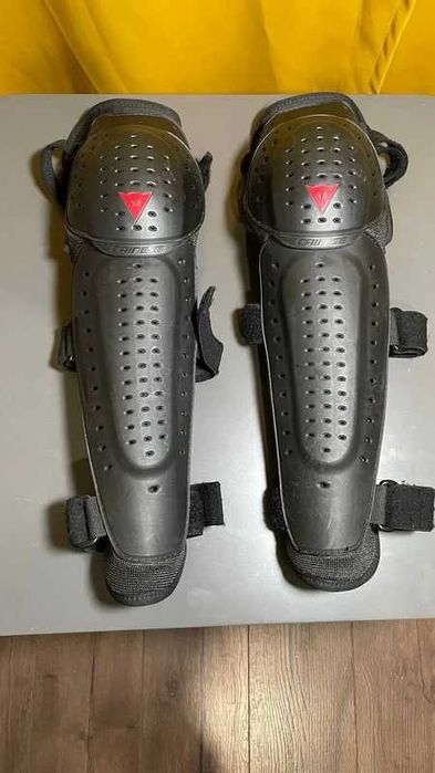 Genunchiere moto Dainese Knee V E1 – protectie genunchi + tibie