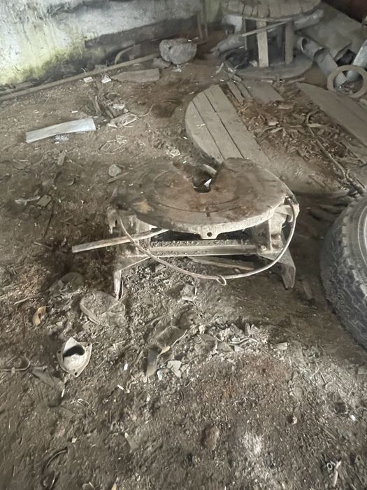 Седельно-спецное устройство