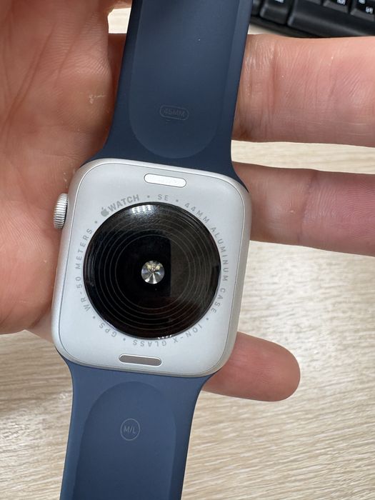 Продам apple watch SE 2