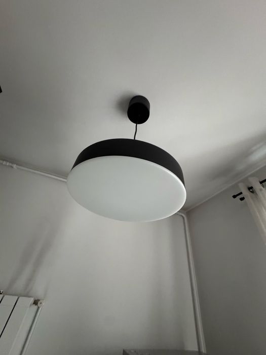 Lustra alb cu negru - pendul cu LED