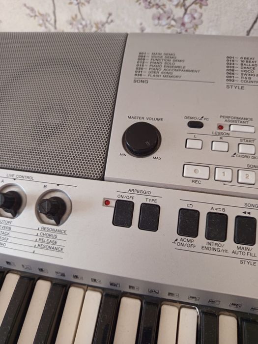 Продам синтезатор, пианино