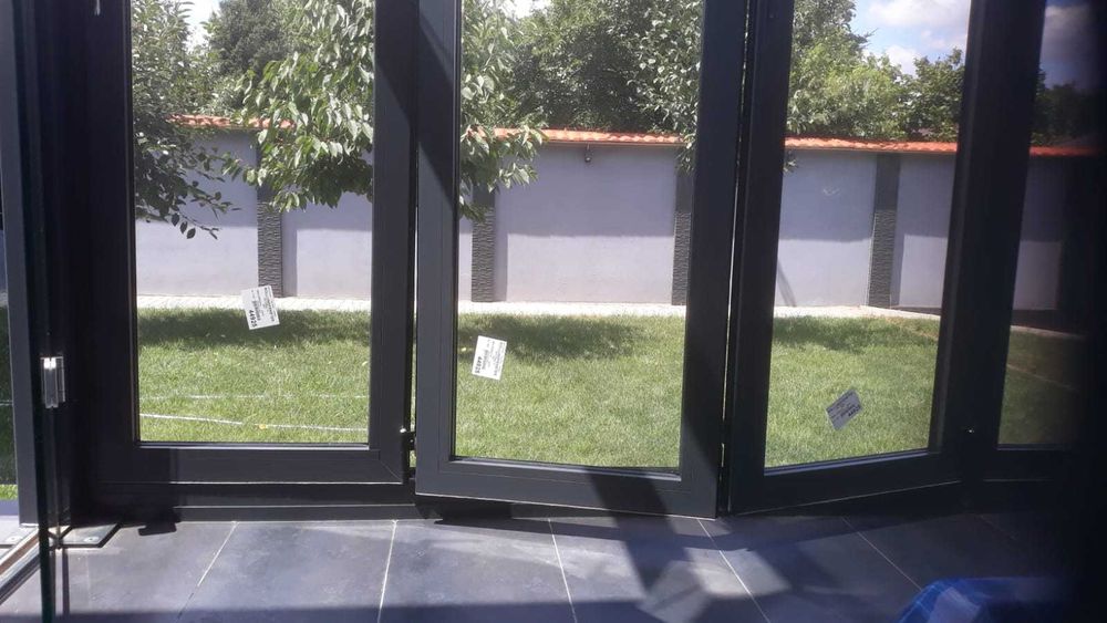 Usa armonica (aluminiu) cu sticla securizata