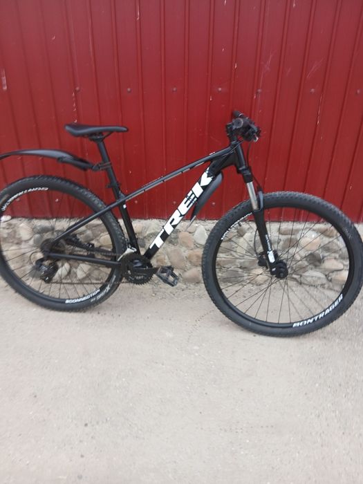 Vând bicicleta Trek în stare bună are roti de 29 și  frane pe ulei