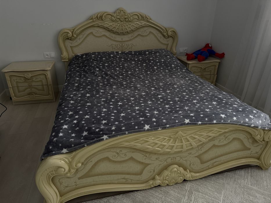 Кровать с тумбочками