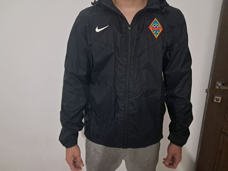 Ветровка футбольного клуба Кайрат