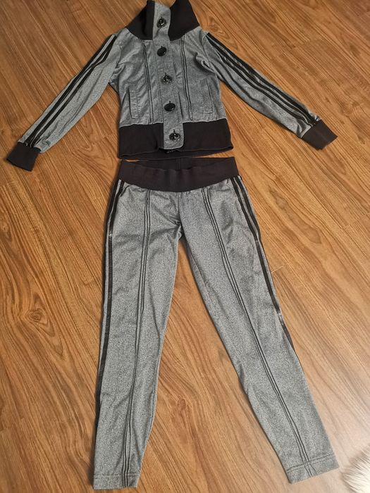 Vând trening Adidas