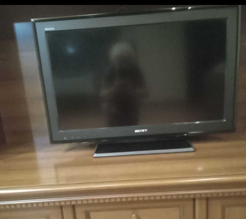 Продам 2  ЖК телевизора (не смарт тв)