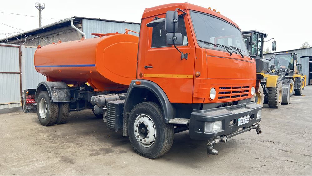 Продам поливомоечная машина КО 806