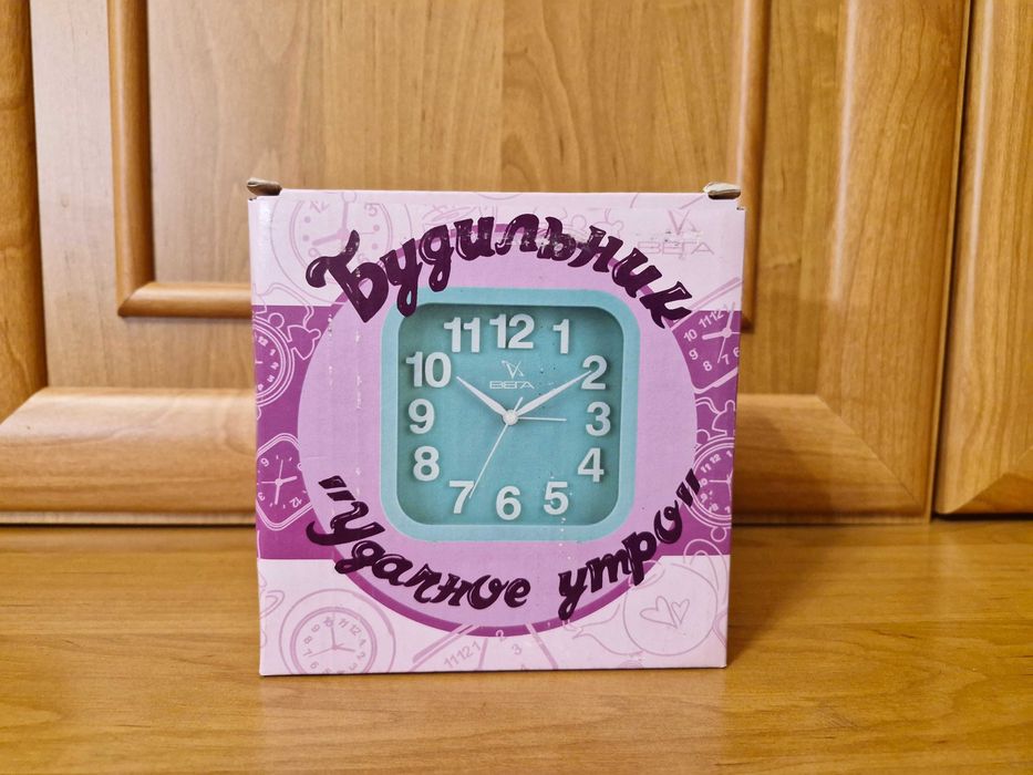 Часы-будильник "Вега"