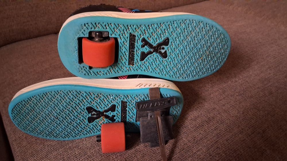 Продам роликовые кроссовки